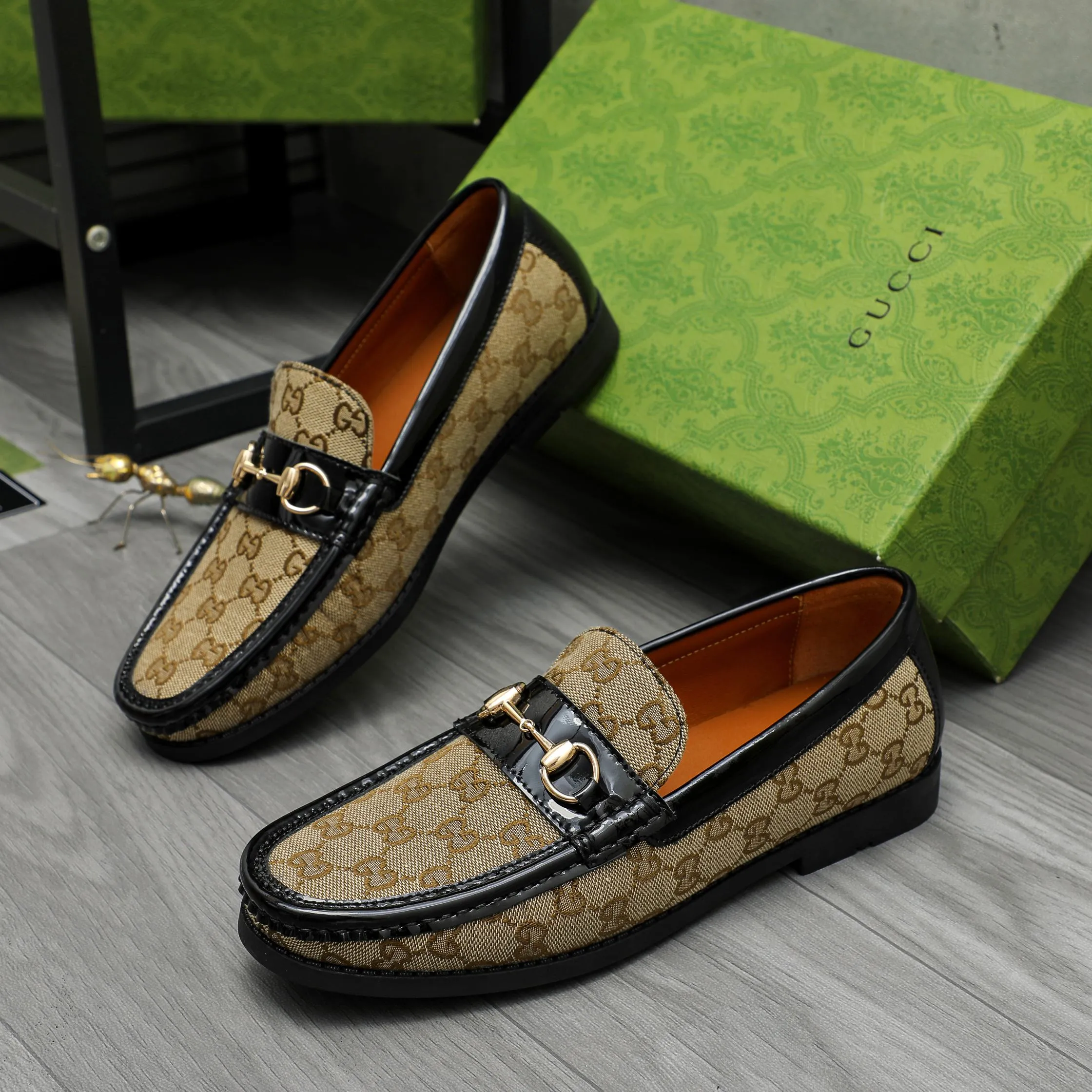 Men's shoes 💰400 Product trademark: GUCCI "Gucci" casual slip-on shoes Regular size: 38-45 (45 is custom-made and non-returnable) Product materials: Selected webbing breathable upper, cowhide lining, rubber outsole